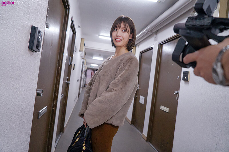 素人妻が一般大学生の自宅にコンドーム1つ渡され一泊一度のゴム姦では満足できず宿泊中2度もガチ中出しを許してしまう騎乗位でイキ乱れるFカップ妻 ゆみさん32歳 1枚目