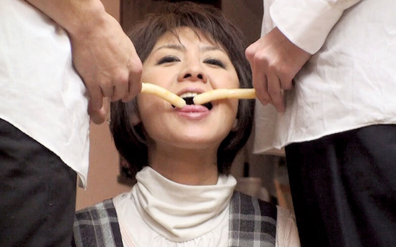 普通の人妻さん寝取らせ！夫に騙された他人男と複数プレイでイキまくるNTR映像4時間 2枚目