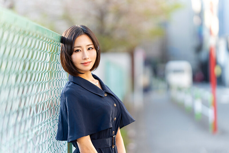 【淫乱ママ活セレブ】熟れ頃食べ頃四十路ドスケベ痴女奥さま 人妻を骨抜きにするママ活男子に滅茶苦茶に犯●れイキ狂う淫乱中出しファック!!【スレンダー美巨乳】 1枚目