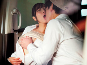 パート先の大学生と連日カーセックス中出し不倫に溺れている人妻 39歳 藤咲紫 【dvaj00657】