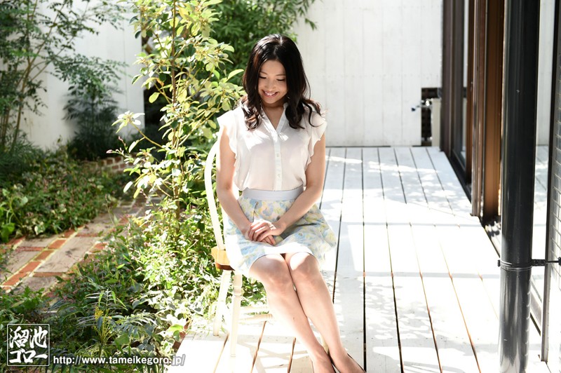 本物人妻芸能人 決意のAV解禁!! 朱莉さとみ 5枚目