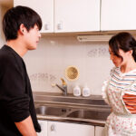 禁断の関係・・彼女に内緒で彼女の母とも… 安野由美 【ndra00114】