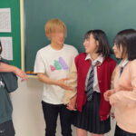 小島みこ, 赤名いと, すずめゆら 学生カップルが彼氏彼女を入れ替えSEX 青春スワップ大乱交 mukd00581